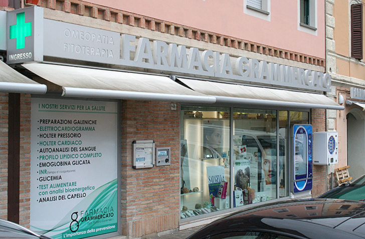 Vista esterna della farmacia 